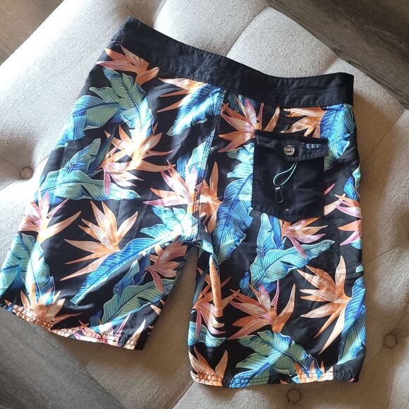 Reef Men's Floral Birds of Paradise Print Board Shorts Size 32 - Picture 2 of 9